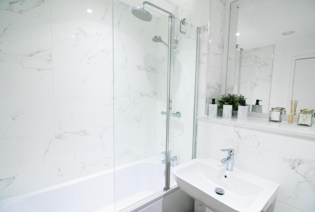 Beautiful Place - 2 Bedroom Apartment On Broad Street Birmingham Bagian luar foto