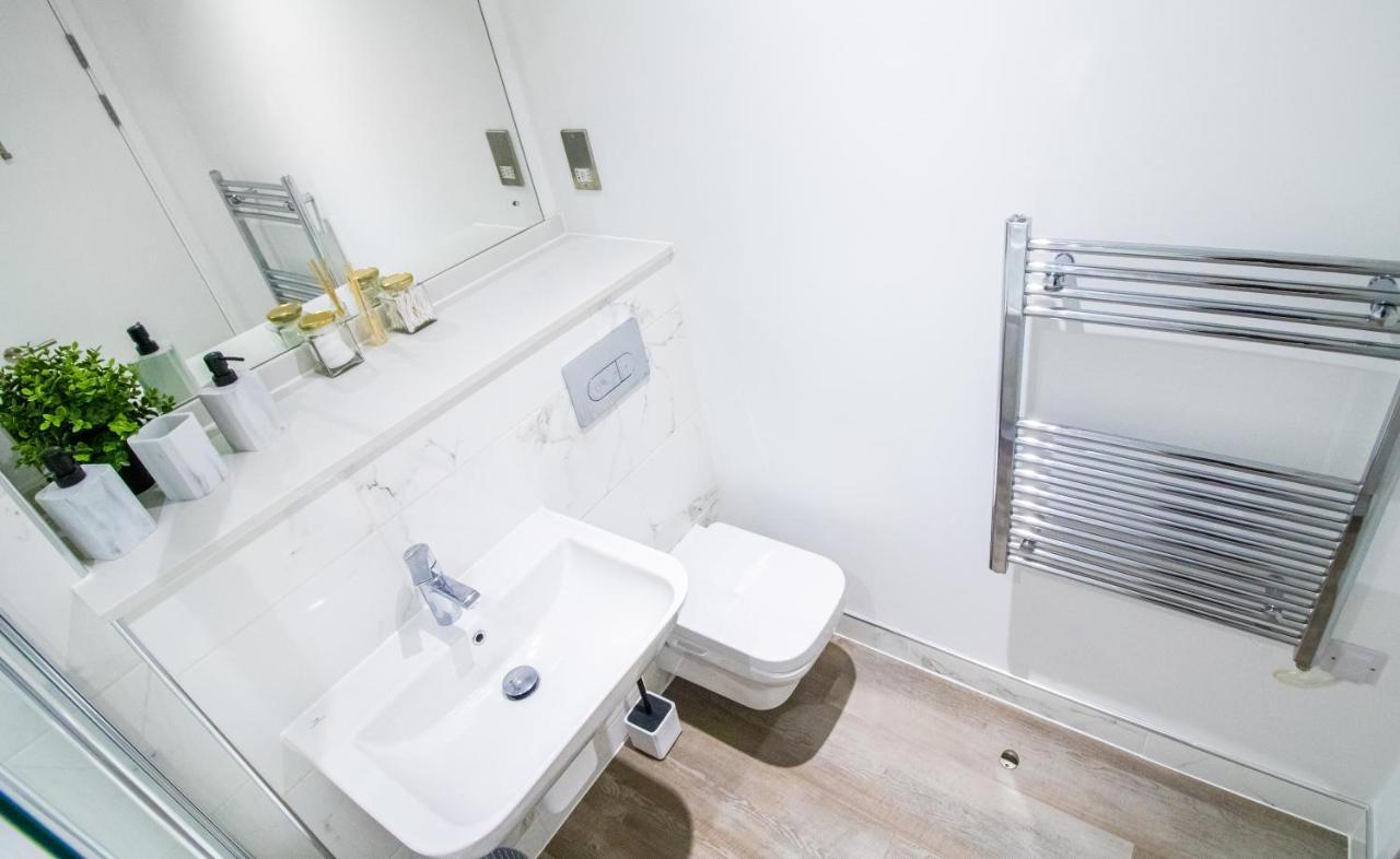 Beautiful Place - 2 Bedroom Apartment On Broad Street Birmingham Bagian luar foto